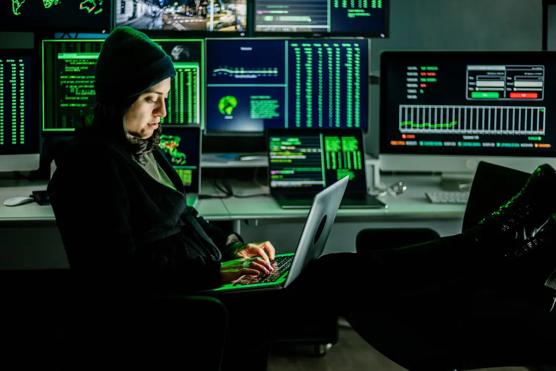 Leia mais sobre o artigo Crimes cibernéticos: como advogados podem identificar infrações e proteger seus clientes juridicamente